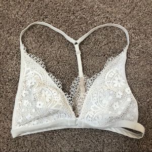 VICTORIA’S SECRET WHITE LACE PADDED BRALETTE XS